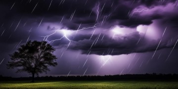 暴风雨来临的夜盼究竟是哪首歌？