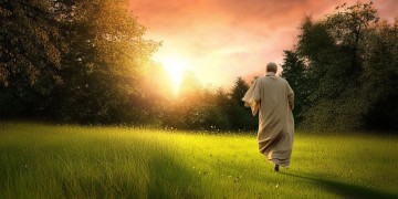 迎着泪向前冲究竟是哪首歌？